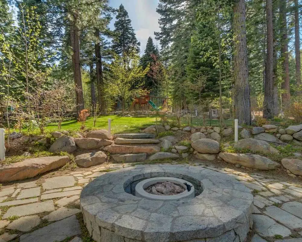 7 bedroom Lakefront Estate Vacation Rental