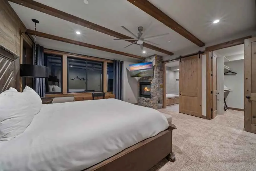 9 bedroom Luxury Villa by the lake Vacation Rental