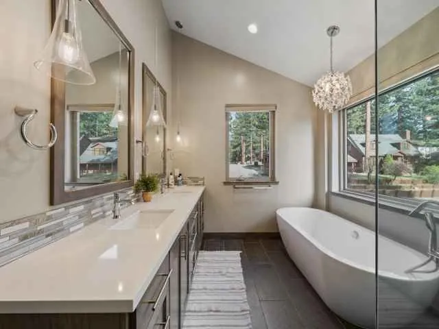 7 bedroom Luxury by the Lake Vacation Rental