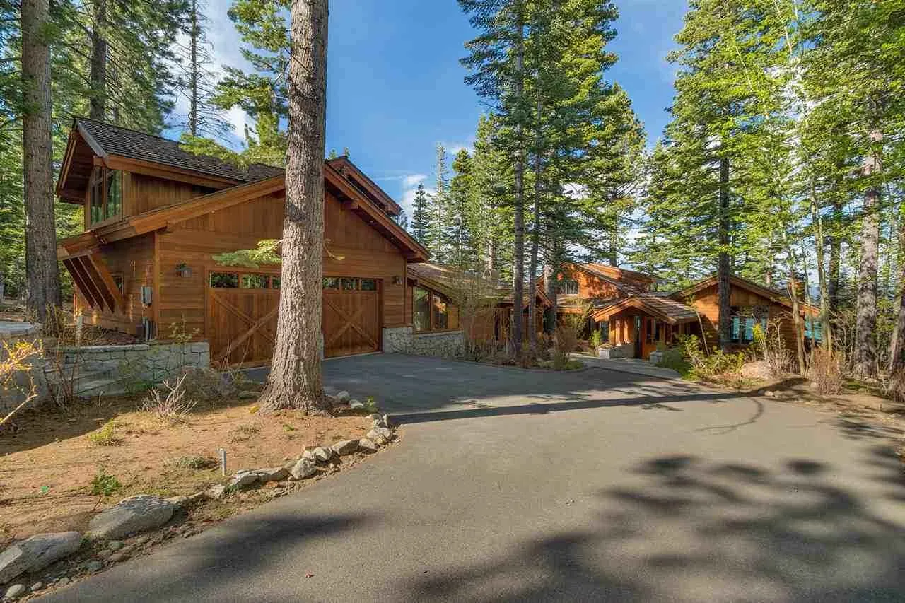 7 bedroom Lakefront Estate Vacation Rental